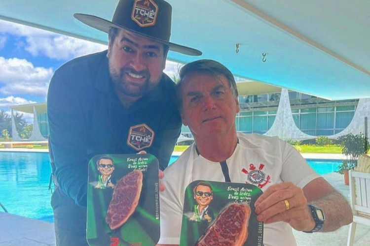  Jair Bolsonaro (PL) em foto publicada no Instagram e utilizada na promoção feita pelo Frigorífico Goiás.