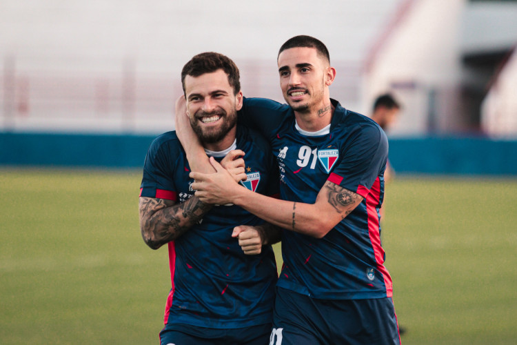 Meia Lucas Lima e atacante Thiago Galhardo em treino do Fortaleza no Centro de Excelência Alcides Santos, no Pici