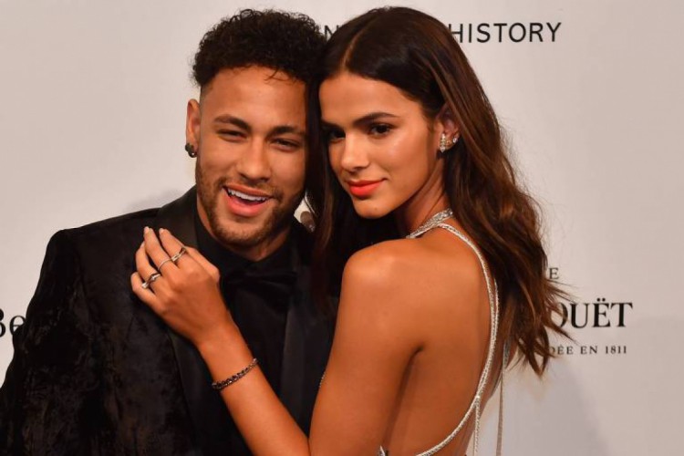 Bruna Marquezine e Neymar tiveram uma relação marcada por idas e vindas que durou entre 2013 e 2018. O jogador é aquariano e a atriz, leonina