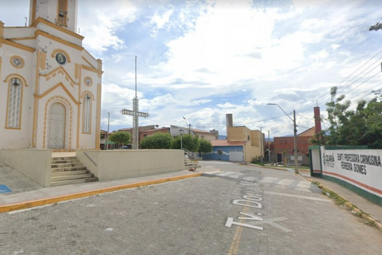 Velório do estudante ocorreu na Igreja São José, no bairro Sumaré, que fica em frente à escola onde o jovem estudava e onde aconteceu o ataque contra os três alunos em Sobral