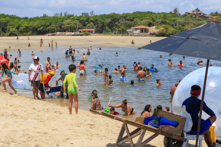 Movimentação praia da Sabiaguaba 