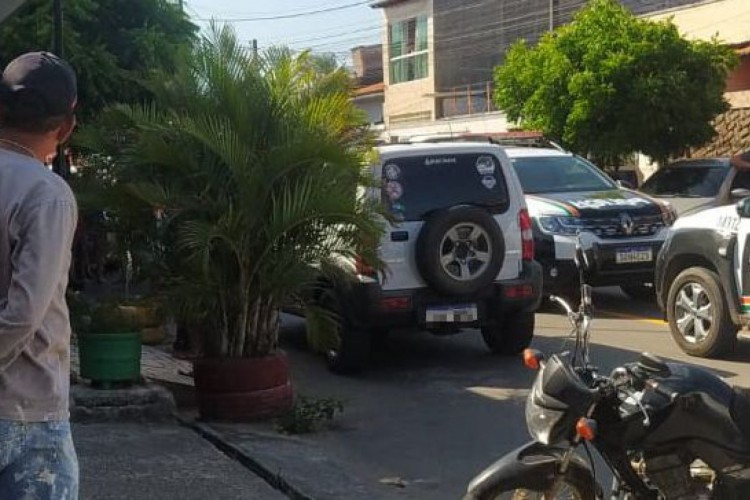 Duas pessoas são mortas em restaurante 