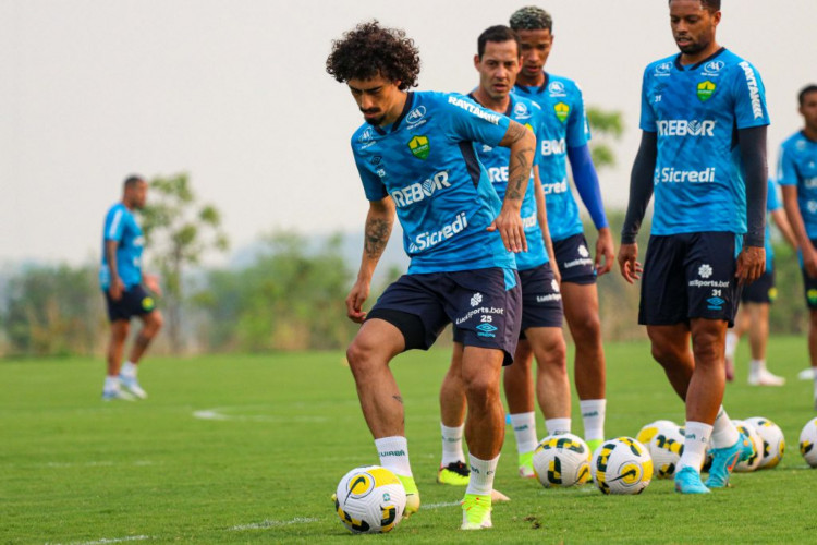 Cuiabá rescindiu o contrato com Valdívia 