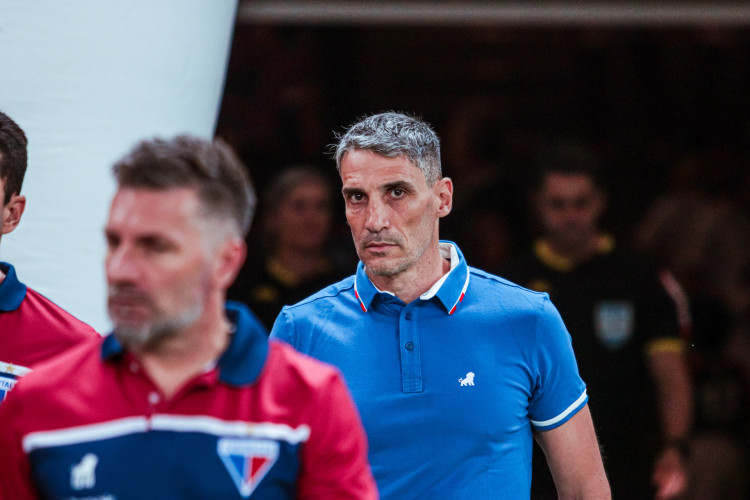 Técnico Juan Pablo Vojvoda no jogo Fortaleza x Flamengo, na Arena Castelão, pelo Campeonato Brasileiro Série A