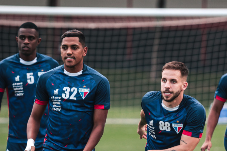 Os atletas não viajaram com a delegação Tricolor para Belo Horizonte na manhã desta quinta-feira, 13.