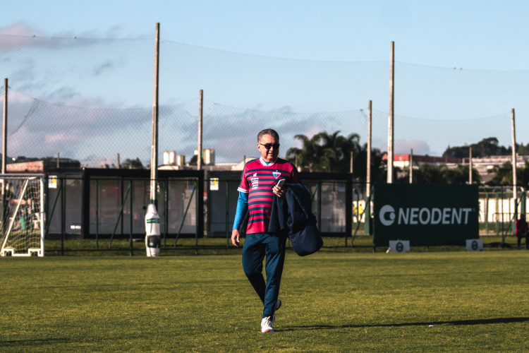 Executivo de futebol Sérgio Papellin em treino do Fortaleza no CT do Coritiba, em Curitiba