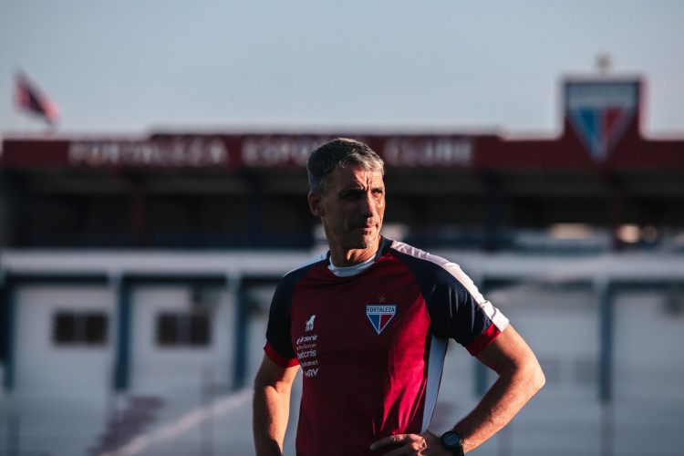 Técnico Juan Pablo Vojvoda em treino do Fortaleza no Centro de Excelência Alcides Santos, no Pici