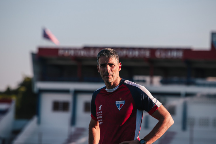 Técnico Juan Pablo Vojvoda em treino do Fortaleza no Centro de Excelência Alcides Santos, no Pici