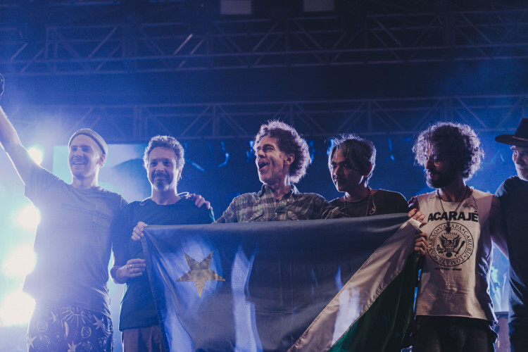 Nando Reis realizou show ao lado dos músicos da banda dele e da cantora Pitty