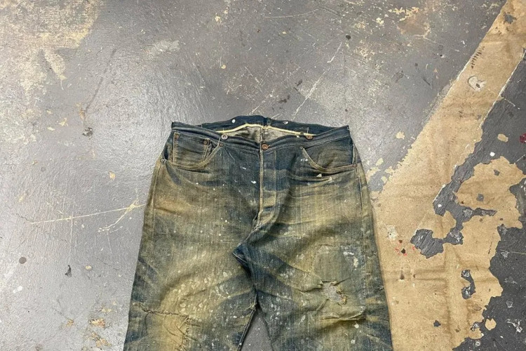 Jeans da marca americana Levi's encontrado em uma mina abandonada foi leiloado por quase meio milhão de reais. Calça foi confeccionada nos anos 1880