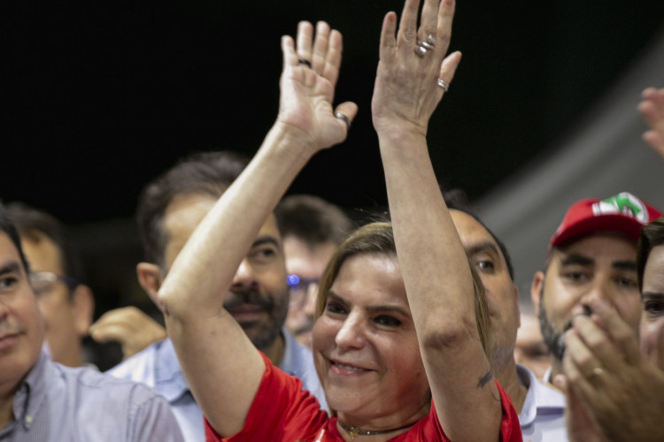 Luizianne Lins no evento pró-Lula sob condução de Elmano e Camilo, e com participação de Cid Gomes