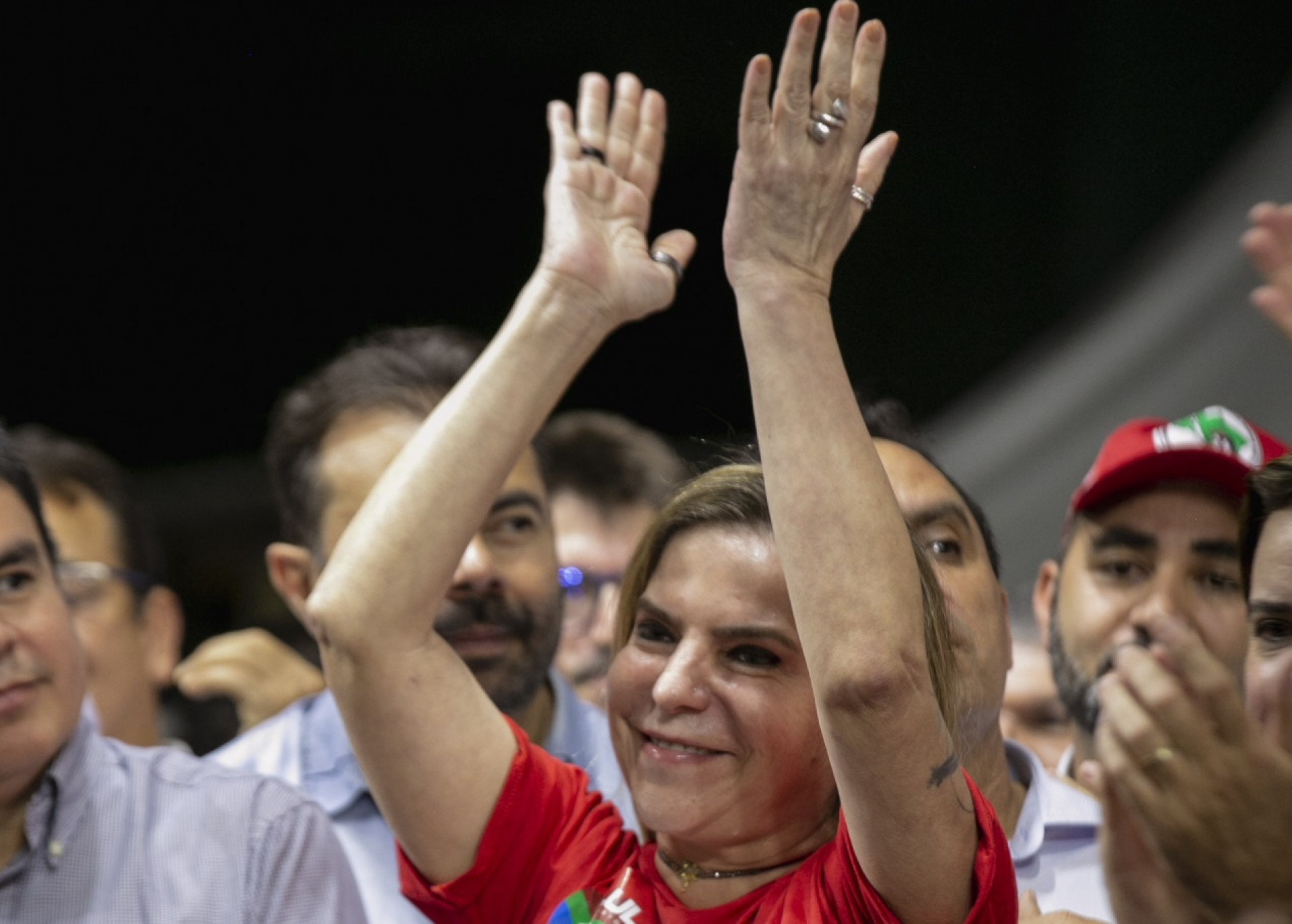 Luizianne Lins no evento pró-Lula sob condução de Elmano e Camilo, e com participação de Cid Gomes (Foto: Aurélio Alves / O POVO)