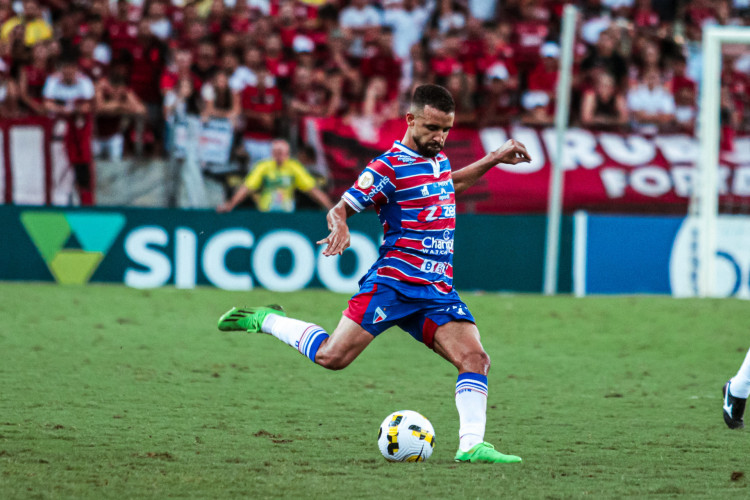 Volante Caio Alexandre é titular do Fortaleza contra o Santos