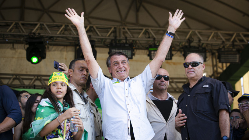 Jair Bolsonaro na campanha de reeleição, em visita ao Conjunto Ceará, no segundo turno das eleições 2022