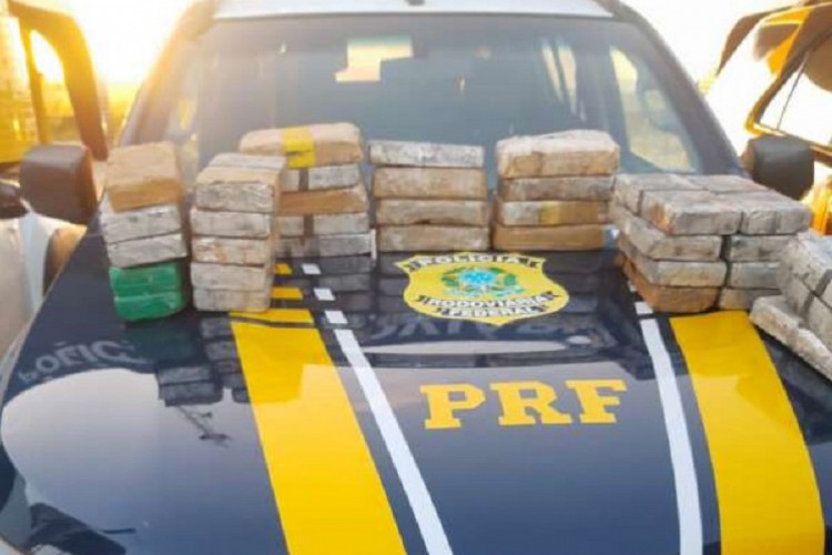 Ação da PRF e da PM apreendeu 44,5 quilos de cocaína pronta para uso e 24,6 quilos de pasta base