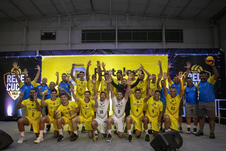 FORTALEZA, CE, BRASIL, 17.10.2022: Volei CUCA, Equipe de Volei do CUCA vai jogar a super liga de volei, comes treia sexta feira 21/10/2022 no Ginasio Paulo Sarasate. (Foto: Aurelio Alves/O POVO)