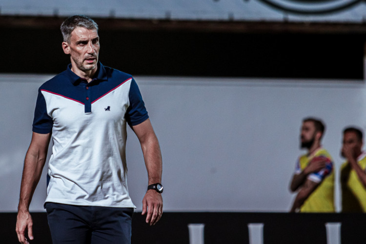 Técnico Juan Pablo Vojvoda no jogo Goiás x Fortaleza, no estádio da Serrinha, pelo Campeonato Brasileiro Série A