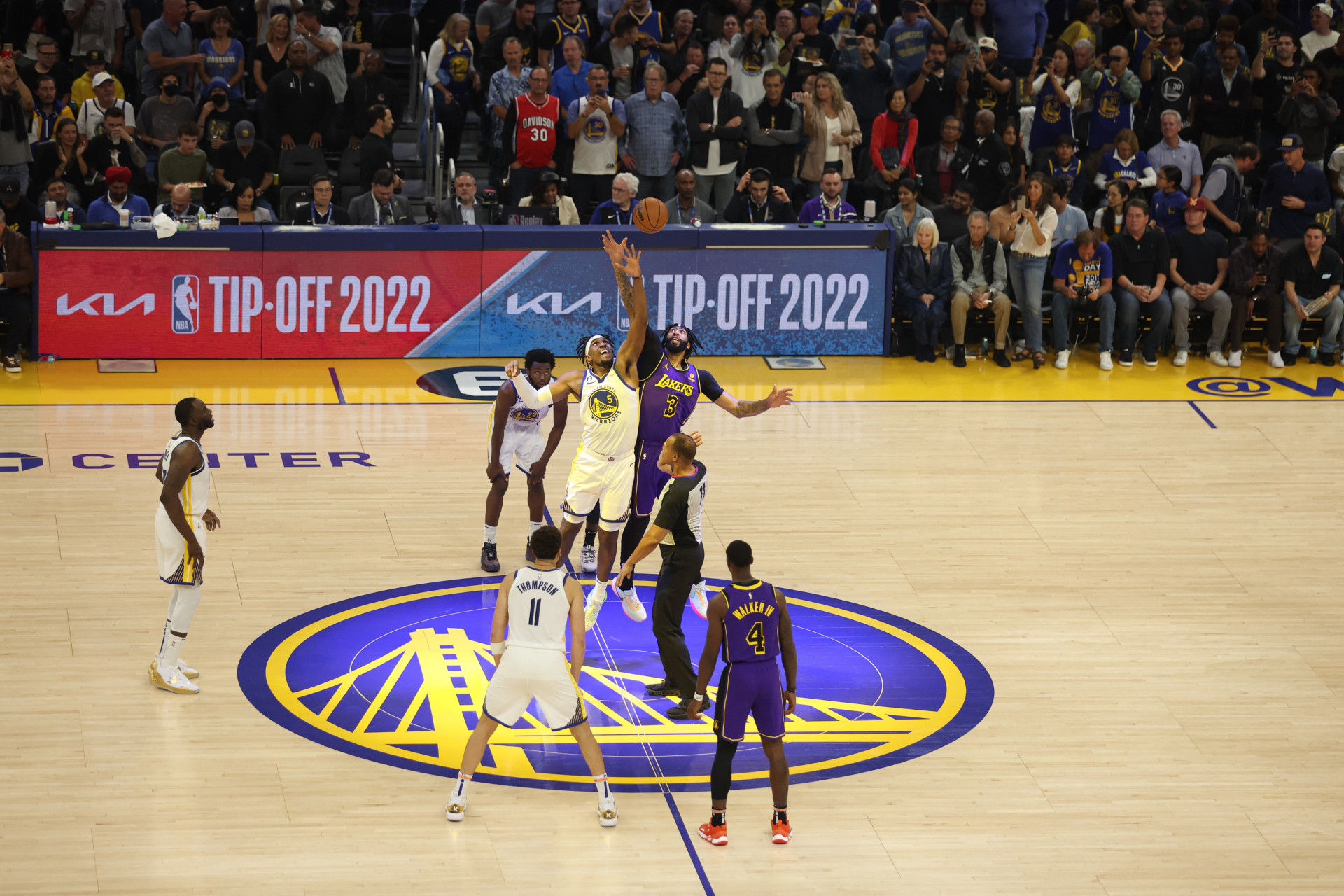 Lance do jogo Los Angeles Lakers e Golden State Warriors pela NBA (Foto: JED JACOBSOHN / NBAE / GETTY IMAGES / GETTY IMAGES VIA AFP)