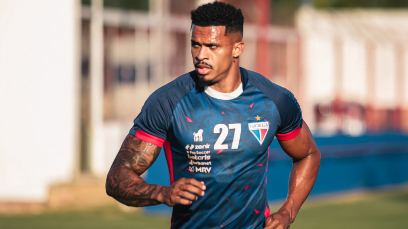 Volante Fabrício Baiano em treino do Fortaleza no Centro de Excelência Alcides Santos, no Pici