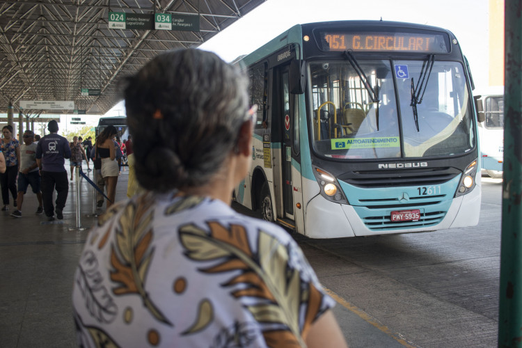 Ônibus de Fortaleza terão tarifa zero na virada do ano