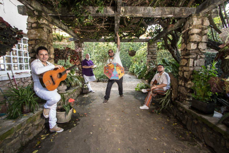 Os Transacionais fazem show na Estação das Artes neste sábado, 22