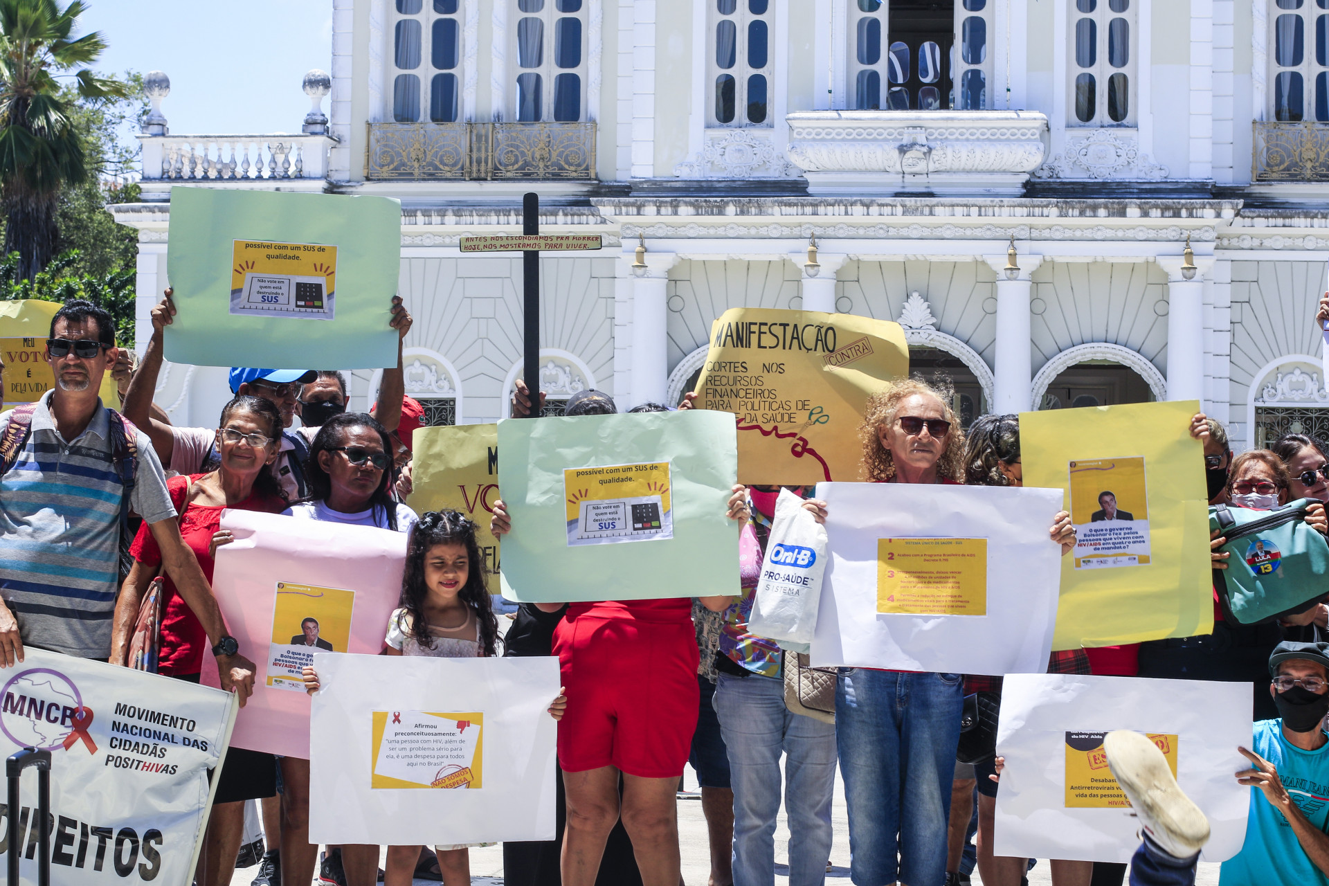 ativistas-denunciam-cortes-de-verbas-federais-para-medicamentos-que