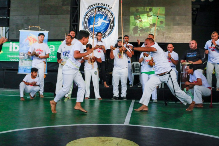 FORTALEZA, CE, BRASIL, 22.10.2022: Batismo na Capoeira do projeto aprendendo em movimento na Igreja Batista Shema- Lian fez troca de faixa (Foto: Thais Mesquita/OPOVO)