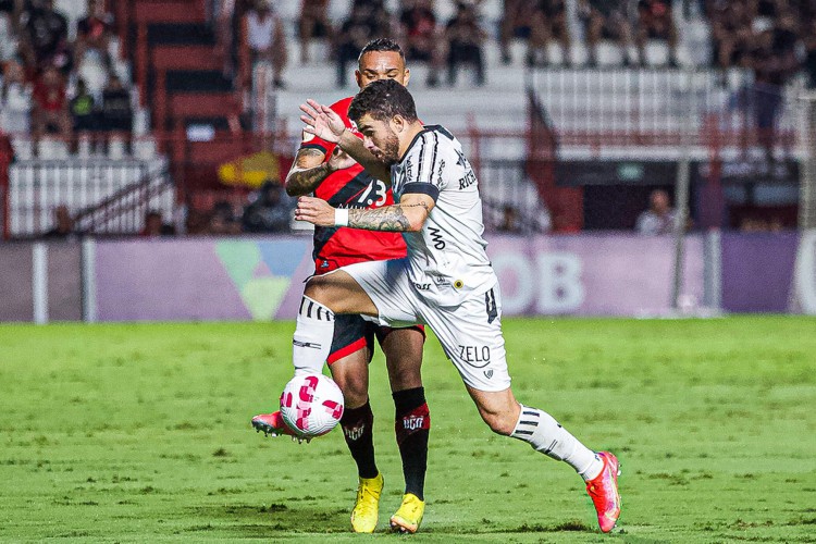 Atlético-GO e Ceará em jogo válido pela Série A do Brasileirão