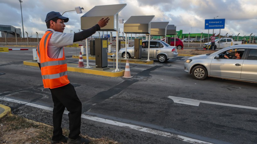 Cancelas foram instaladas em abril pela Fraport na zona de acesso à área de embarque e desembarque de passageiros