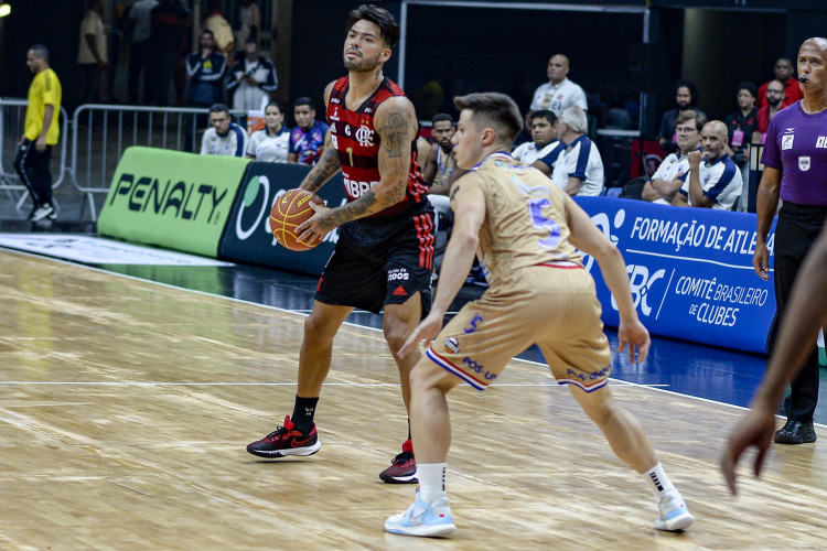 Registro do duelo entre Flamengo e Fortaleza Basquete Cearense, pela terceira rodada do NBB, no Maracanãzinho