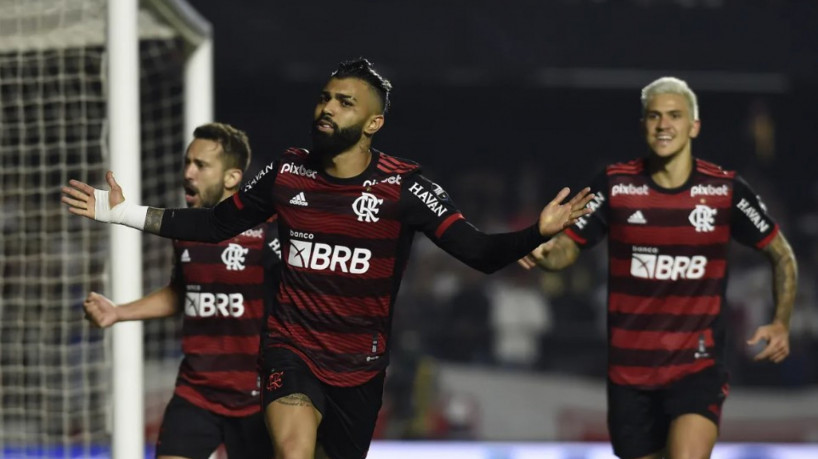 Campeão no Flamengo, Santos é melhor goleiro da Libertadores 2022