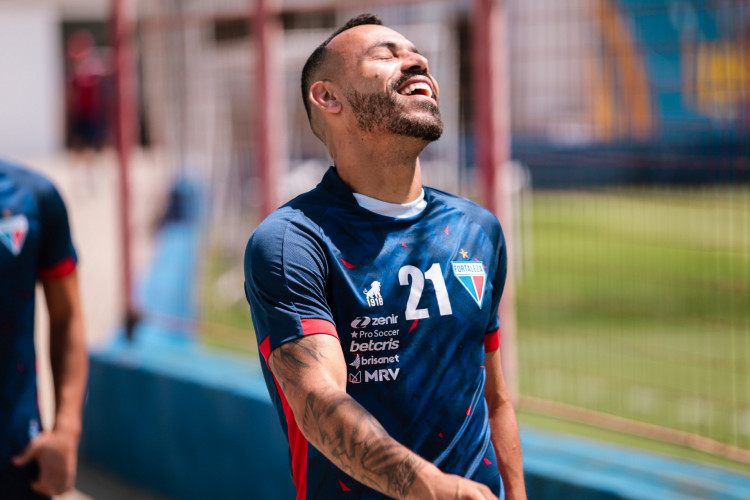 Atacante Moisés em treino do Fortaleza no Centro de Excelência Alcides Santos, no Pici