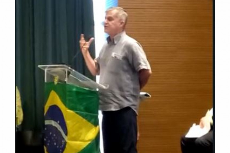 ￼DIANTE de empresários bolsonaristas, general Theophilo falou em contratar de policiais de folga