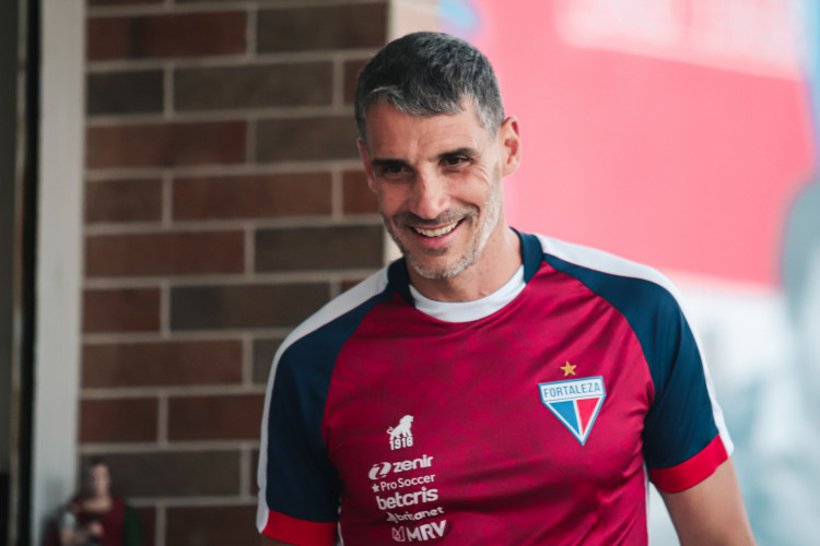 Técnico Juan Pablo Vojvoda em treino do Fortaleza no Centro de Excelência Alcides Santos, no Pici