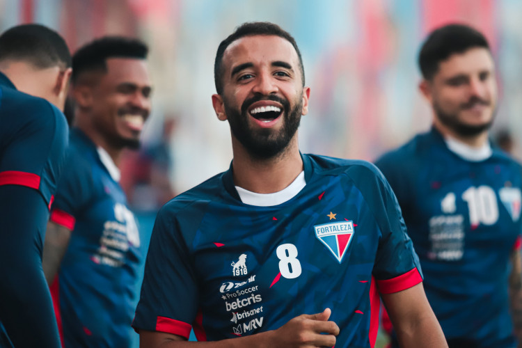 Volante Caio Alexandre em treino do Fortaleza no Centro de Excelência Alcides Santos, no Pici