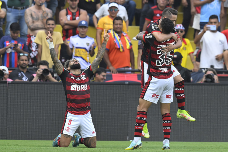 Atacante Gabigol comemora gol no jogo Flamengo x Athletico-PR, no estádio Monumental de Guayaquil, pela final da Copa Libertadores 2022