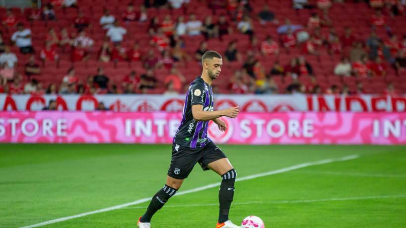 Zagueiro Gabriel Lacerda no jogo Internacional x Ceará, no Beira-Rio, pelo Campeonato Brasileiro Série A