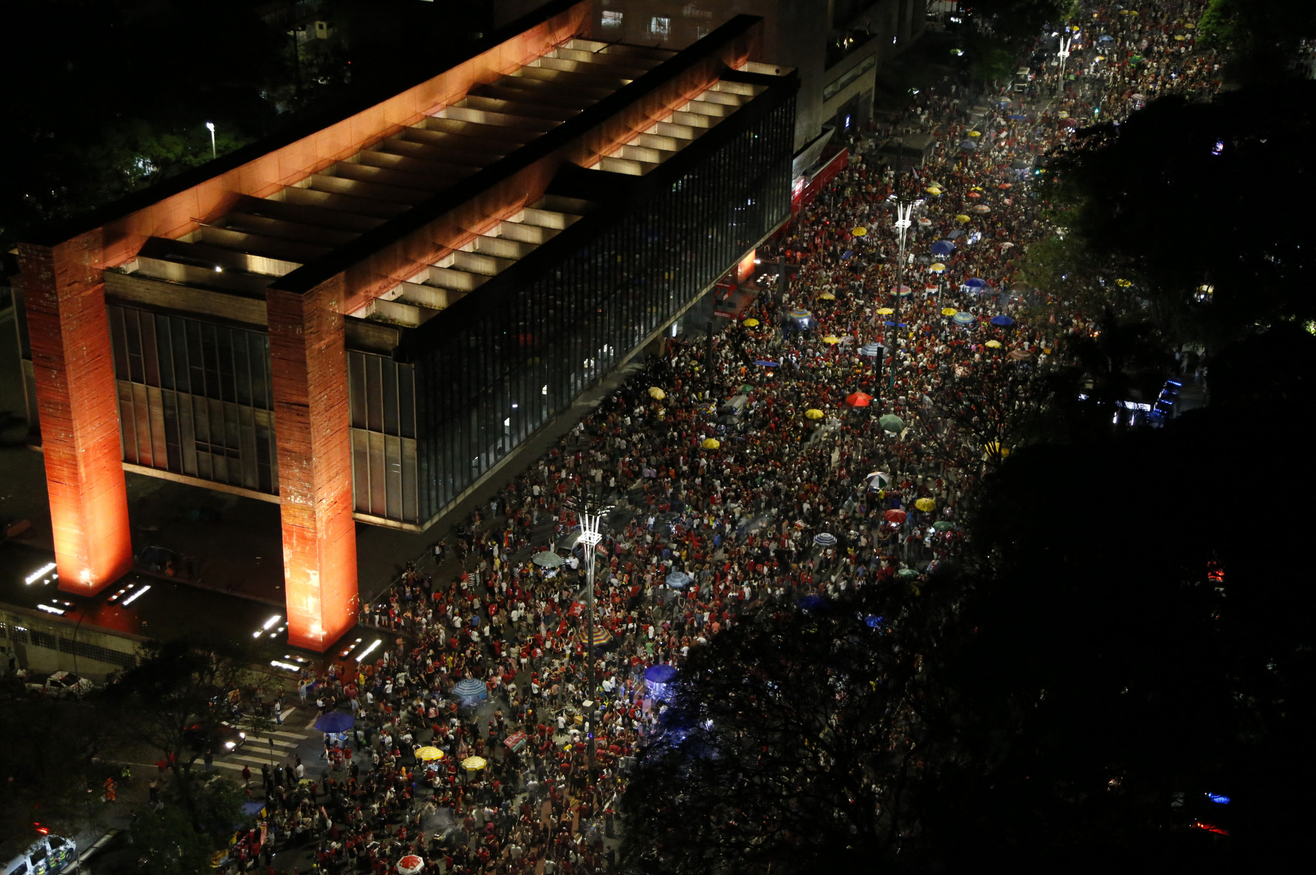 ￼Festa da eleição de Lula lotou Avenida Paulista, mas não tem sido a tônica em manifestações da esquerda (Foto: MIGUEL SCHINCARIOL/AFP)