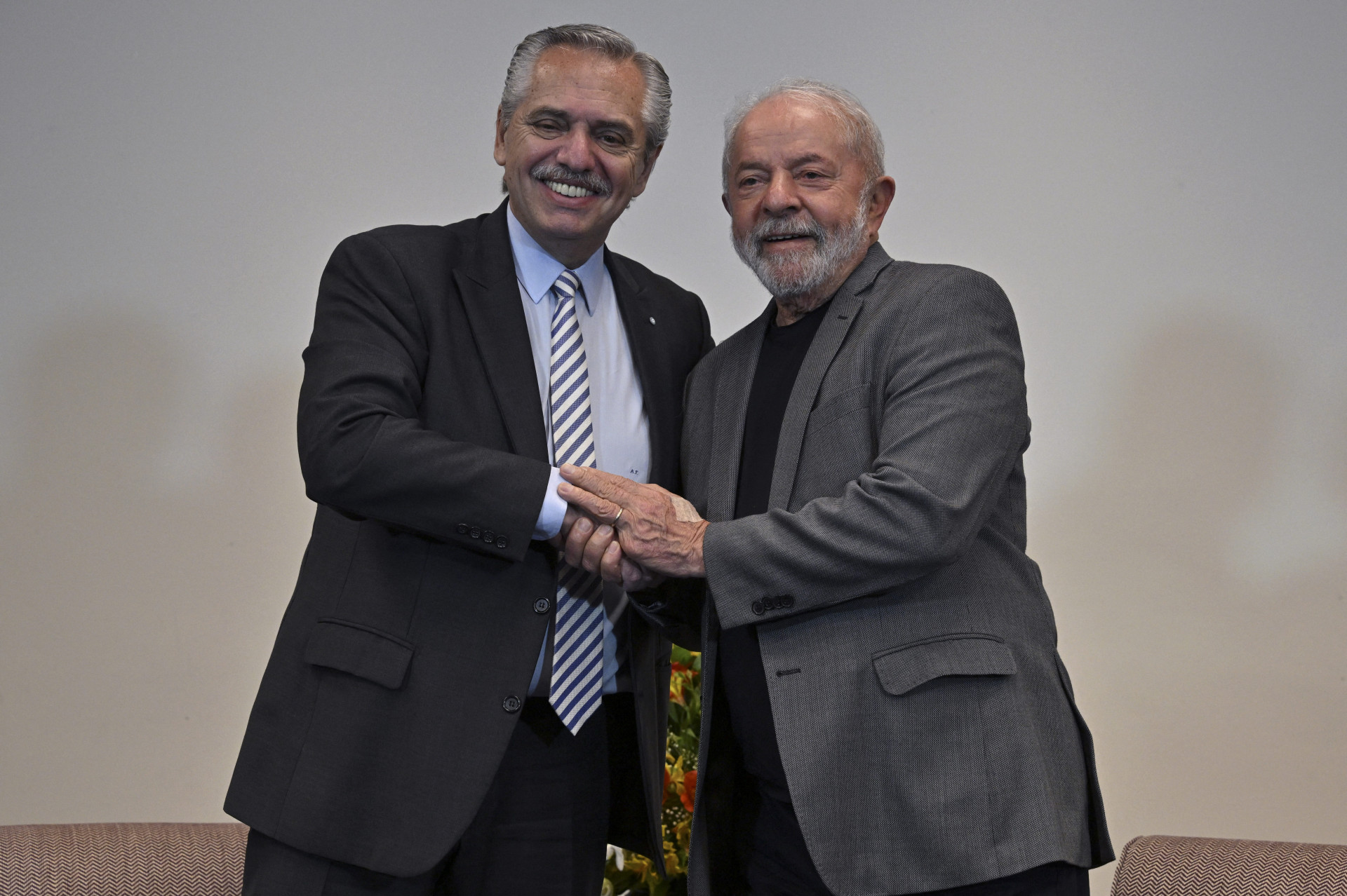 ￼ENCONTRO de Lula e 
Fernández em outubro de 2022 (Foto: ESTEBAN COLLAZO / Presidência argentina / AFP)