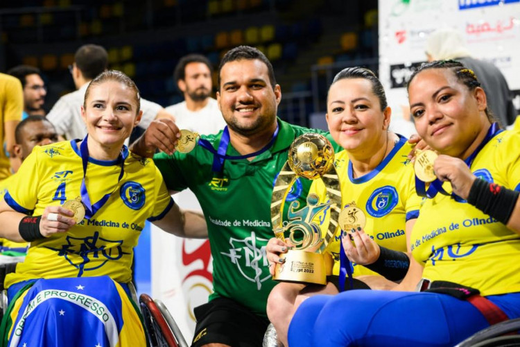 Shirlei Moraes, Paula Barboza e Aline Martins foram campeãs mundiais de handebol de cadeiras de rodas