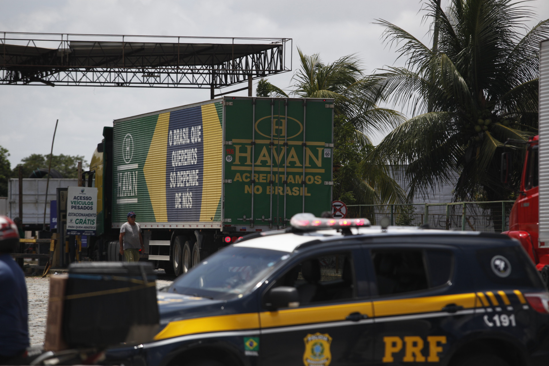 PRF monitora rodovias no Ceará, que seguem liberadas (Foto: FÁBIO LIMA)