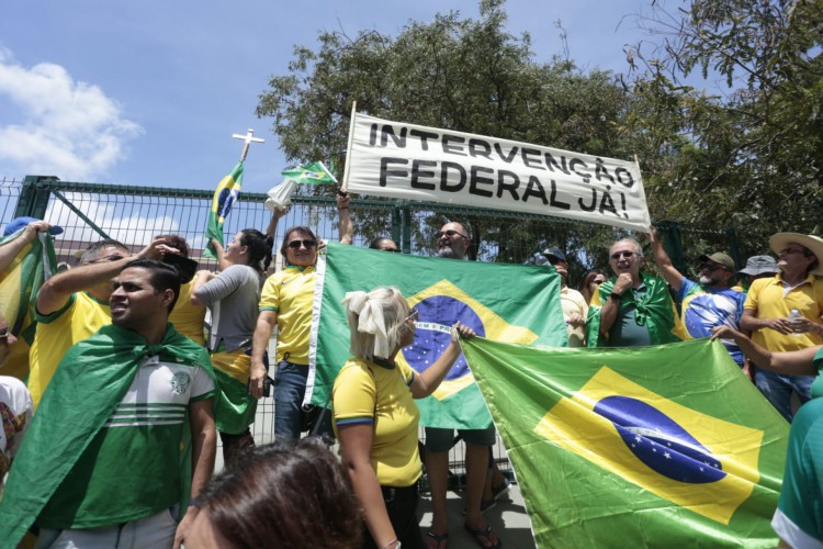 Em ato golpista, apoiadores de Bolsonaro em Fortaleza pedem 