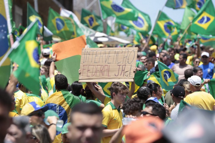 Em ato golpista, apoiadores de Bolsonaro em Fortaleza pedem 