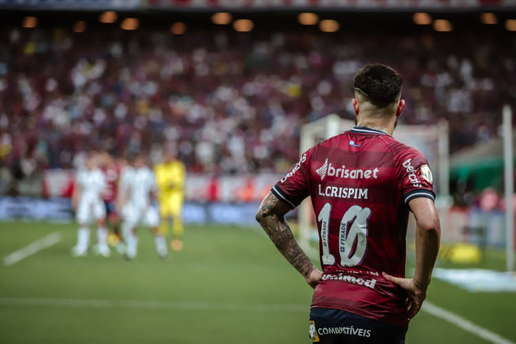 Meia Lucas Crispim no jogo Fortaleza x Atlético-MG, na Arena Castelão, pelo Campeonato Brasileiro Série A