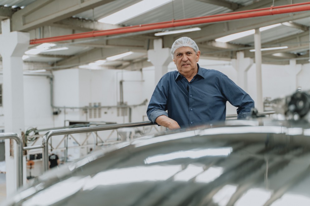 Paulo Gurgel na linha de produção da empresa(Foto: AURÉLIO ALVES)