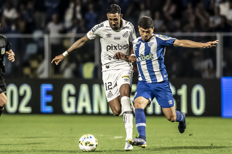 Santos e Avaí se enfrentam pelo Brasileirão Série A 2022 hoje, 5; onde assistir ao vivo aos jogos do dia e horário do jogo.