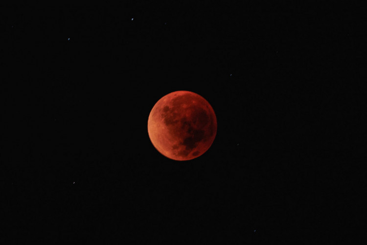 Evento Lua de Sangue acontecerá no dia 8 de novembro (08/11); veja calendário de fenômeno da astronomia do mês