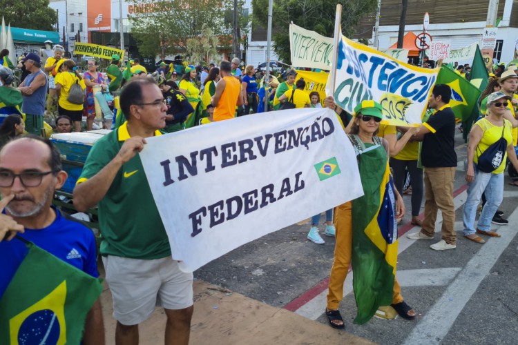 ￼ Manifestação golpista em Fortaleza em 2 de novembro, Dia de Finados