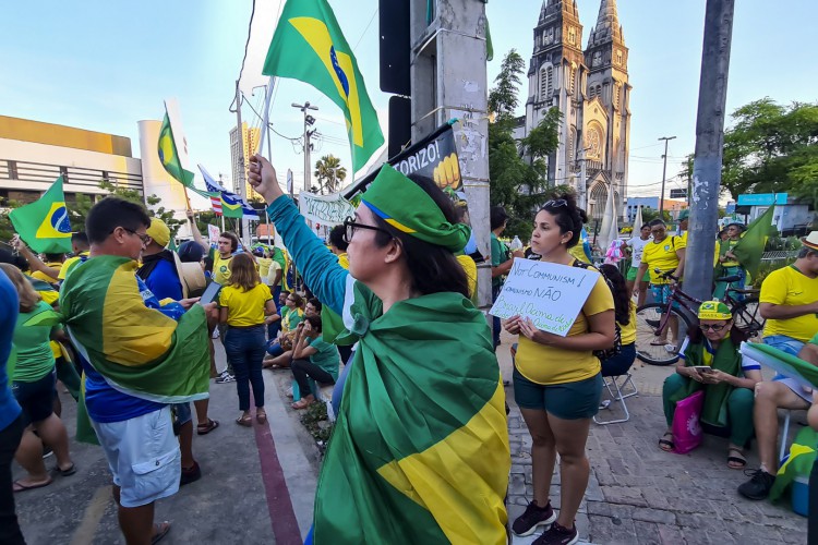 ￼ Bolsonaristas promovem atos golpistas em frente ao quartel da 10 Região Militar, em Fortaleza.