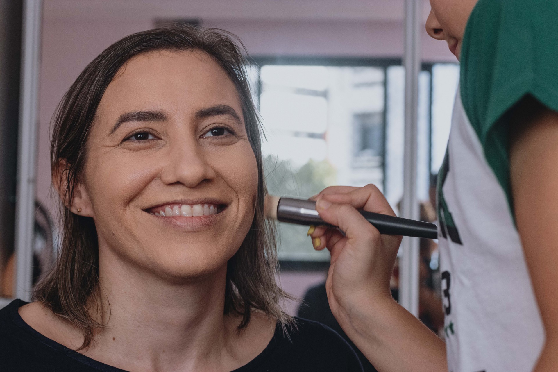 Juliana Melo convive com a EM há 16 anos. É estudante, casada e mãe de 3 filhos (Foto: FERNANDA BARROS)